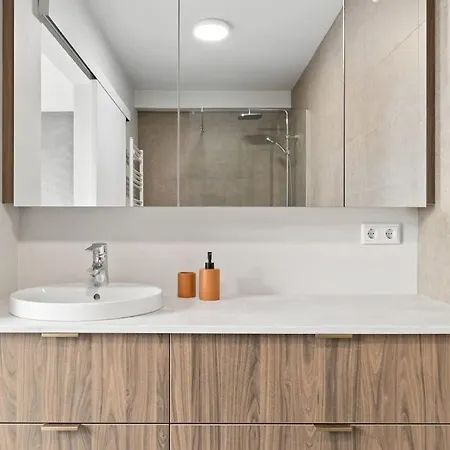 Skylight Lux 3br/2ba Center With Free Parking Reykjavik