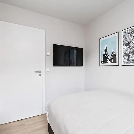 Skylight Lux 3br/2ba Center With Free Parking