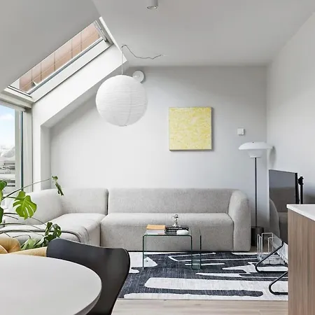 Skylight Lux 3br/2ba Center With Free Parking